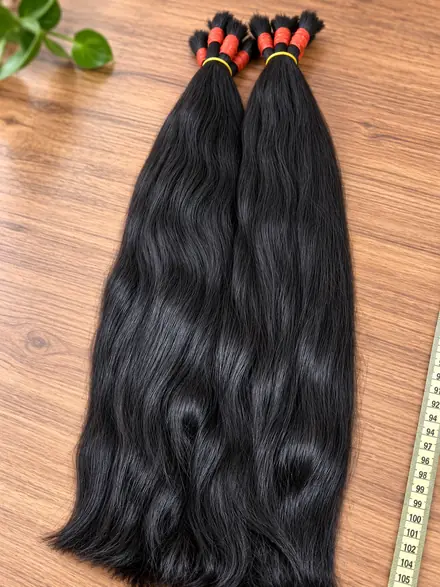 Mechas de cabelo humano preto medidas com fita métrica